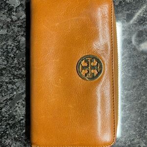 Tory Burch wallet
